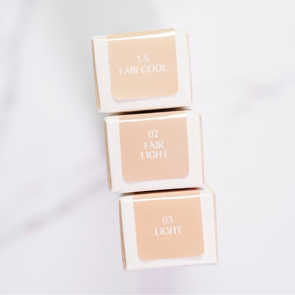 HUDA BEAUTY Glowish Brigh Light Sheer Concealers Bundle ($17 Each, Bundle $48) - Picture 3 of 9